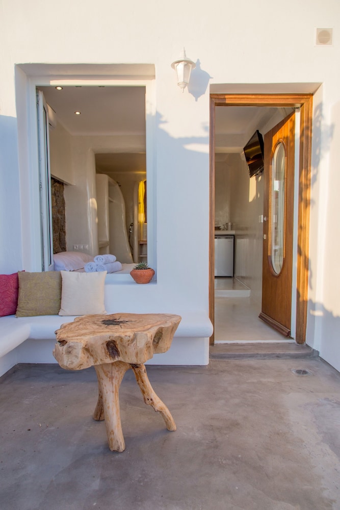 Deluxe Studio (Ground Floor, 2 Adults) photo 3
