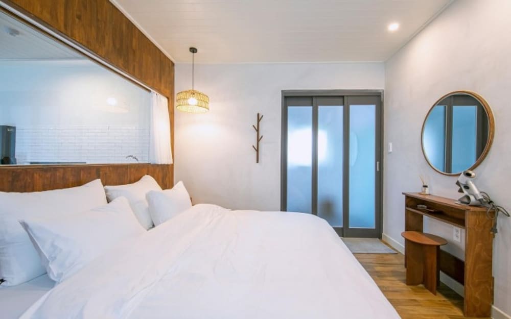 Room (B-Building)