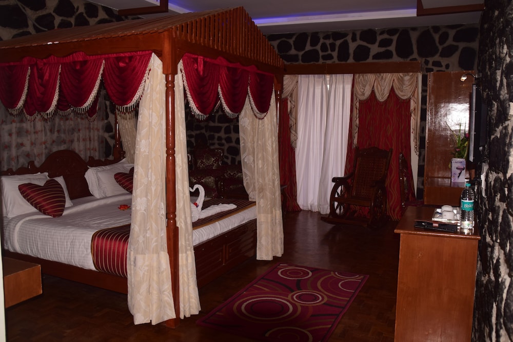 Honeymoon Suite