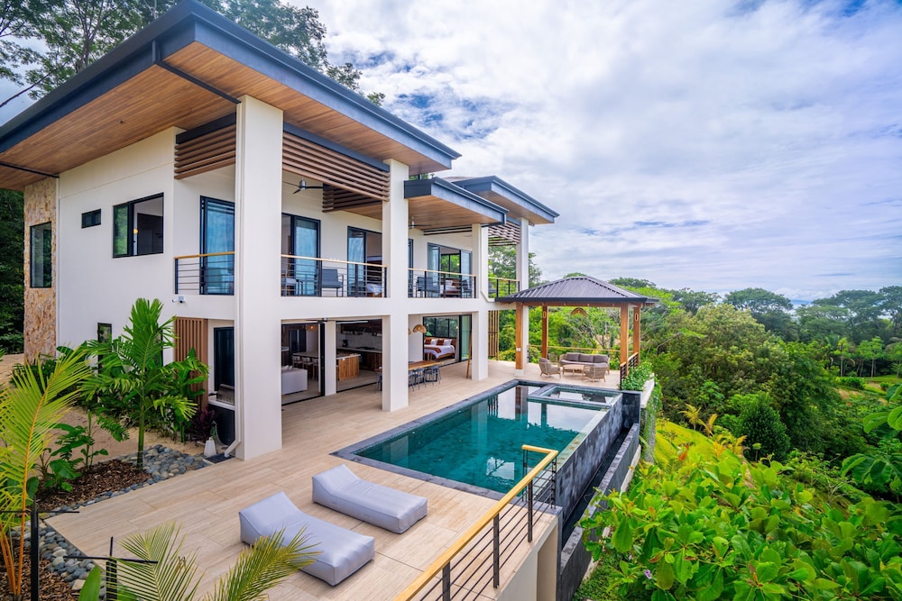Villa photo 1
