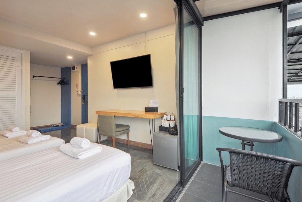 Deluxe Triple Room, Terrace photo 3