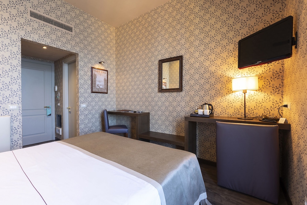 Deluxe Double Room, Lake View - Photo 2