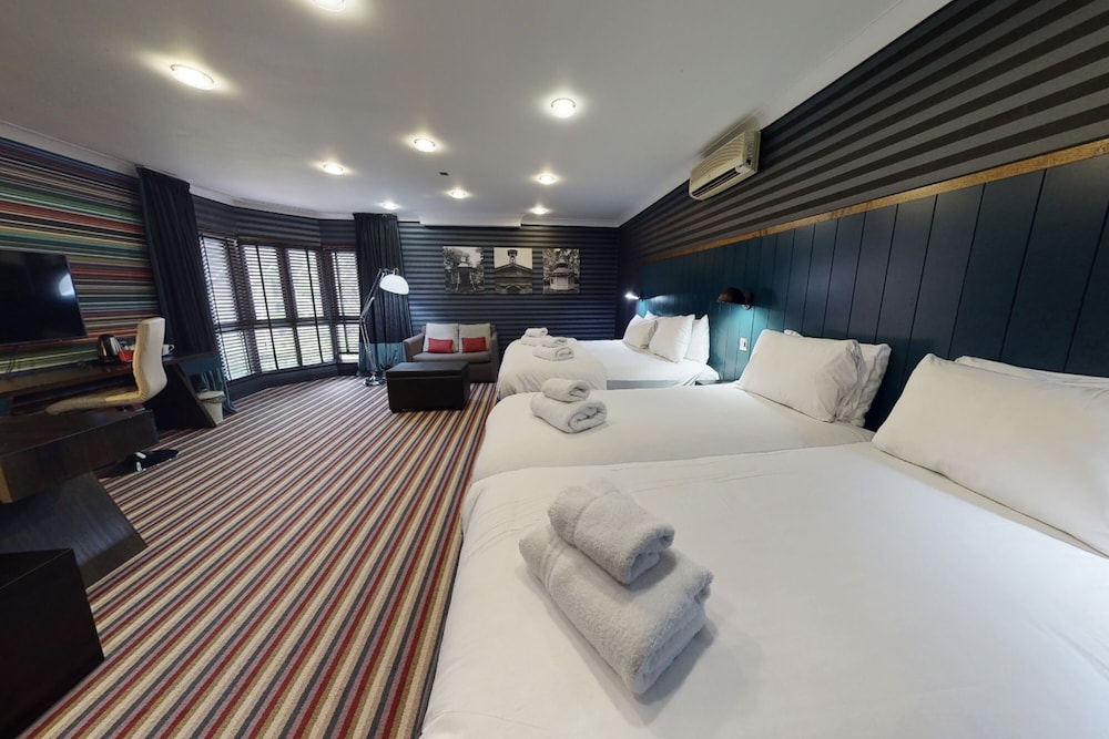 Family Room, 2 Double Beds - Photo 4