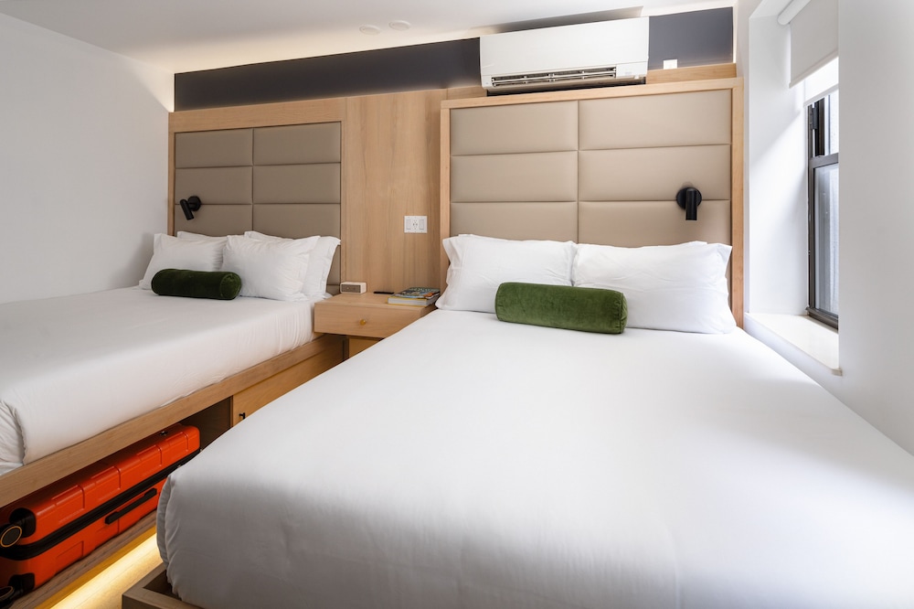 Majestic Midtown Escape: 2 Queens