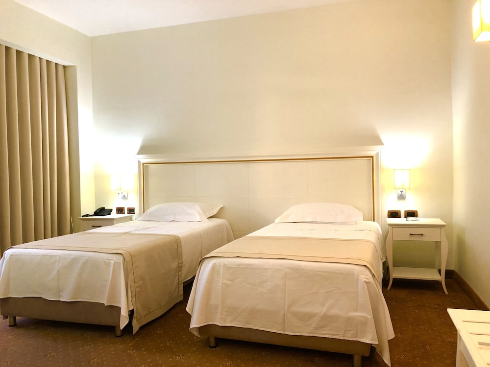 Deluxe Twin Room photo 3