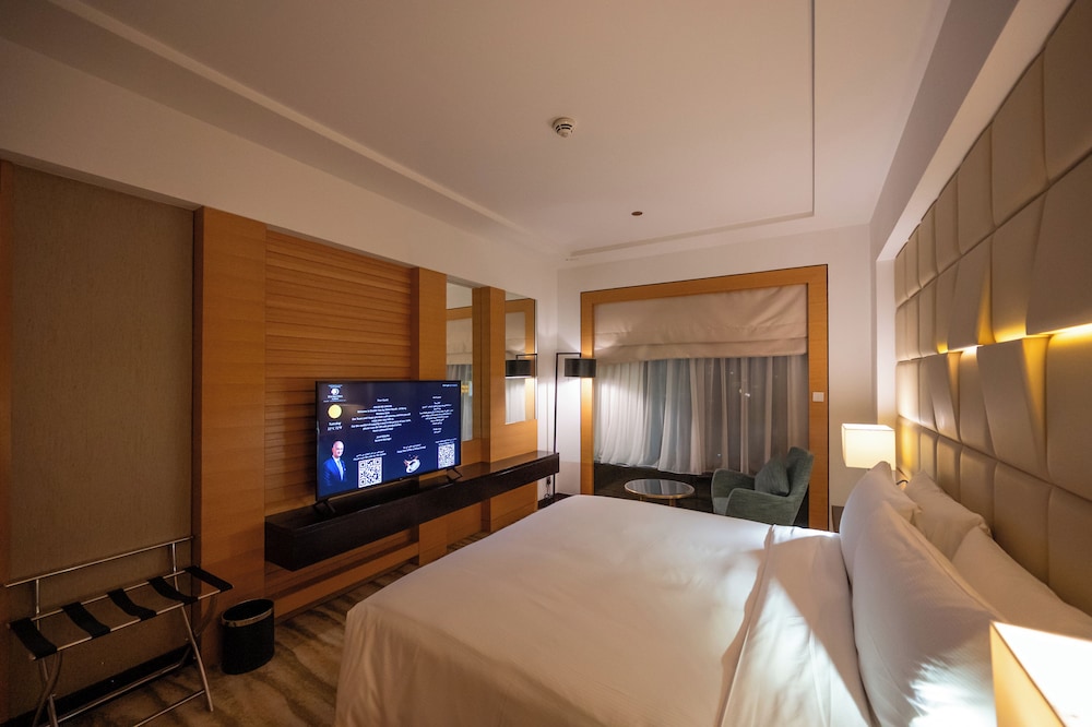 Room, 1 King Bed - Photo 17