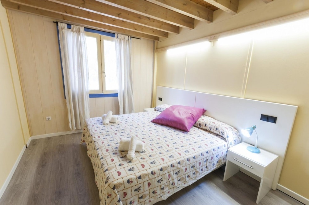 Casa Familiar, Múltiples Dormitorios, Acceso a la Piscina, a Orillas de la Playa