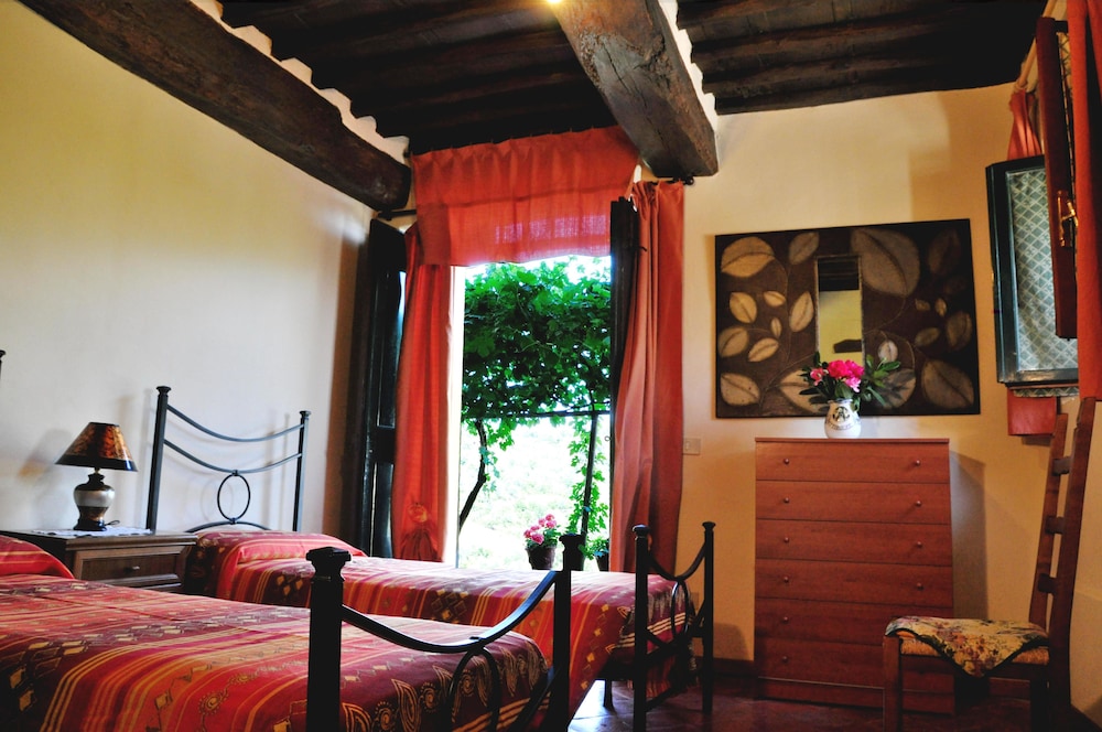Standard Apartment, 2 Bedrooms, Hill View photo 3