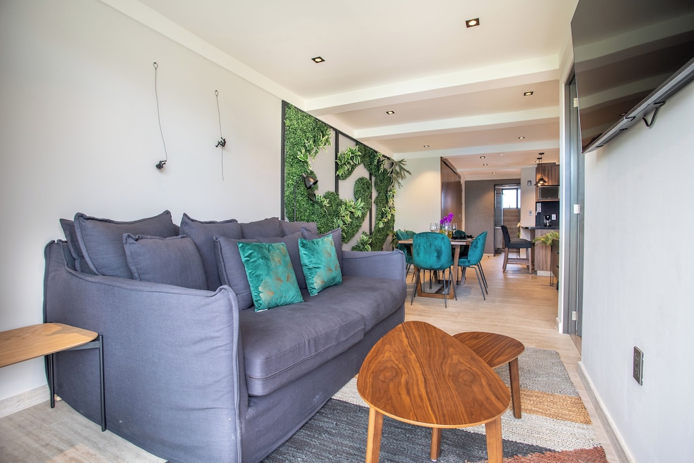 Premium Penthouse, 2 Bedrooms, Balcony, City View photo 2