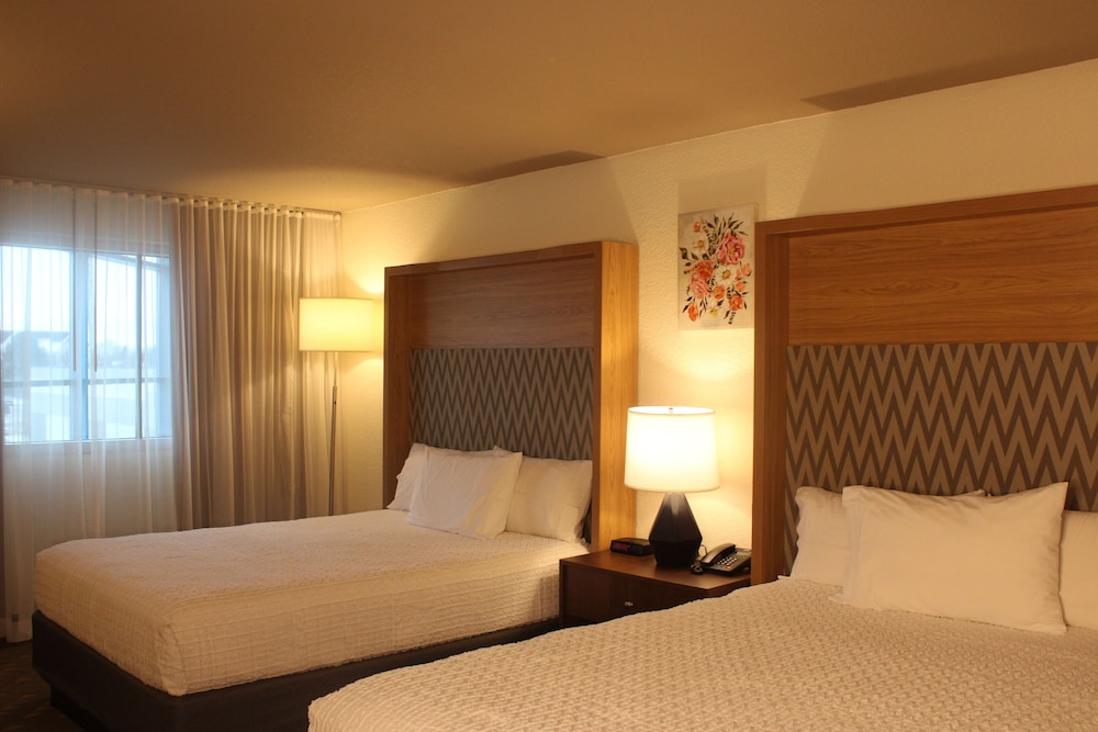Room, 2 Queen Beds, Non Smoking photo 2