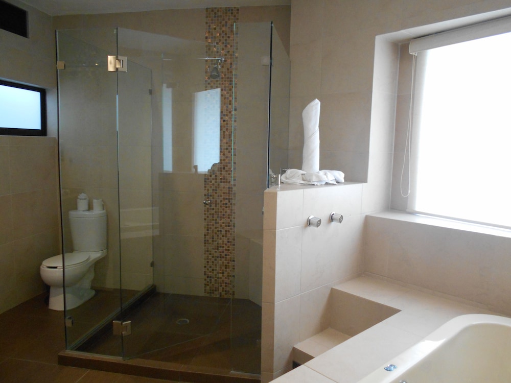 Luxury Studio Suite photo 2