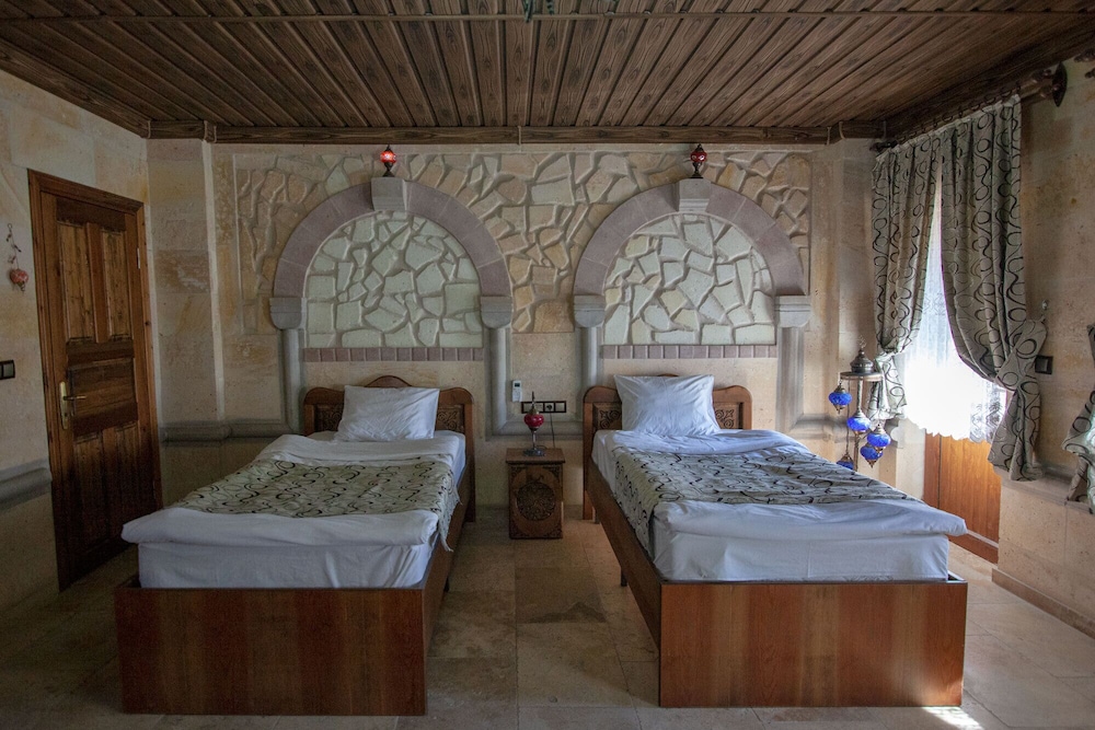 Deluxe Triple Room photo 2