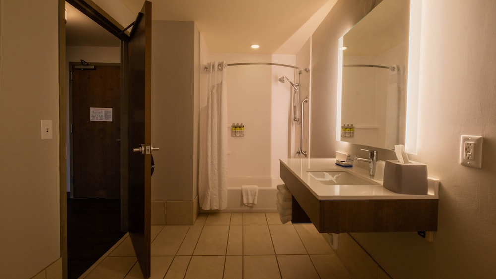 Standard Room, 2 Double Beds, Mobility Accessible (Communications, Accessible Tub) - Photo 2