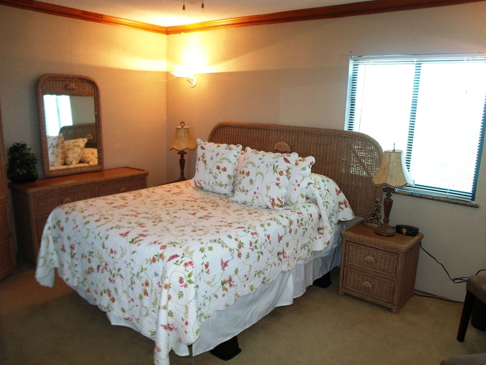 Condo, 3 Bedrooms, Oceanfront photo 3
