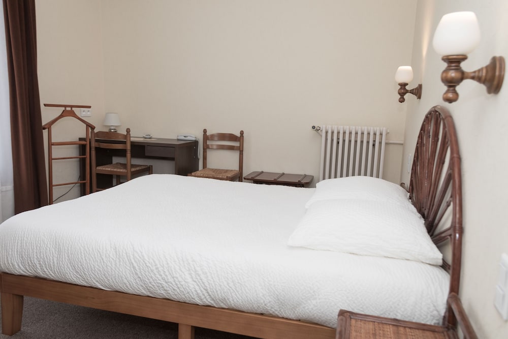Standard Double Room - Photo 23