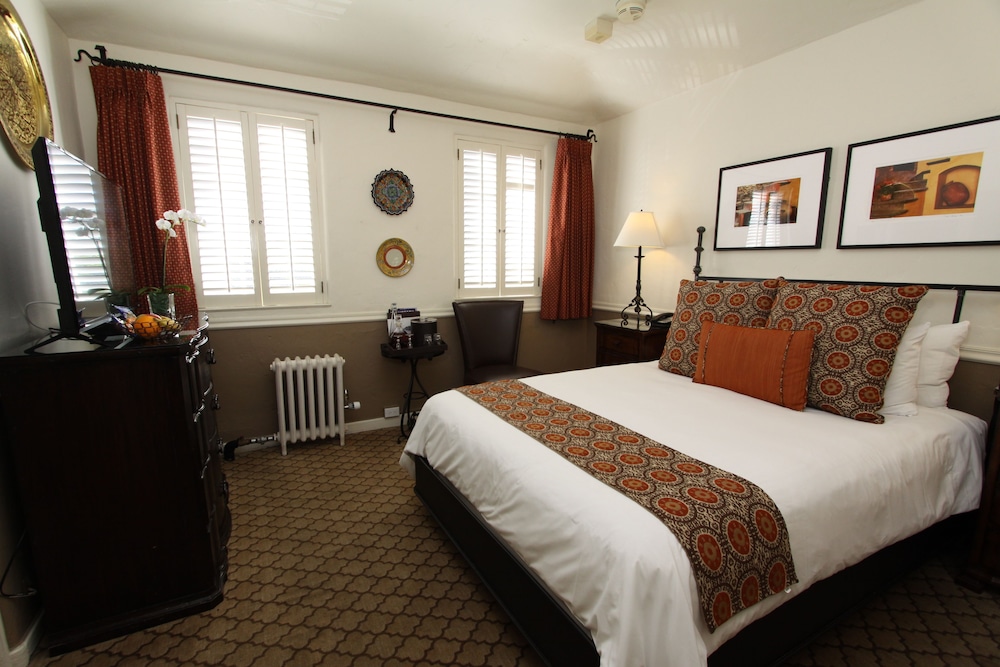Standard Room, 1 Queen Bed photo 3