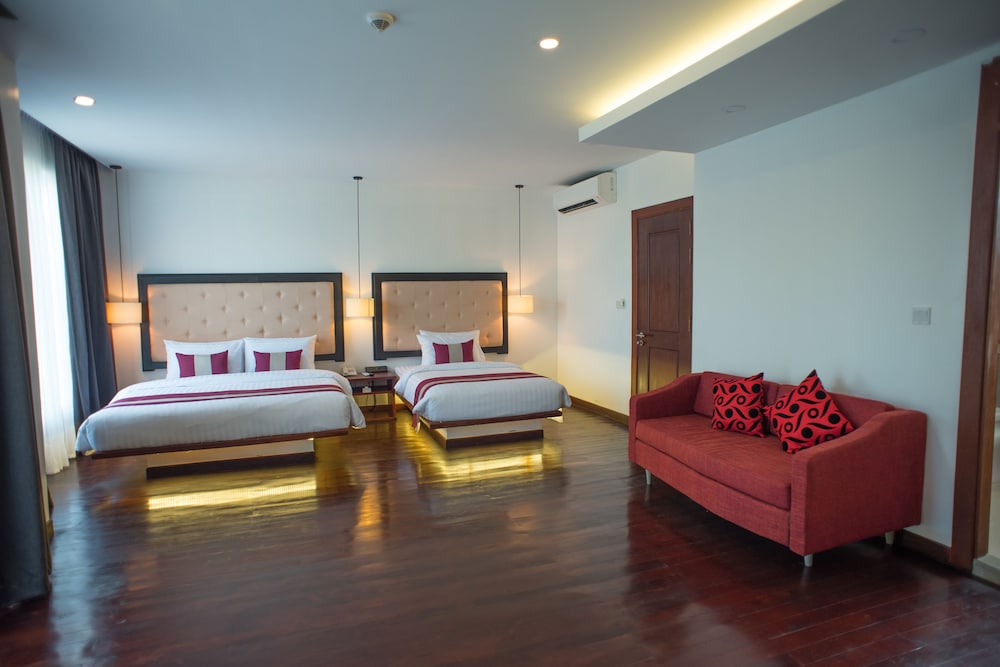 Family Suite Pool View with Balcony-Free Pickup