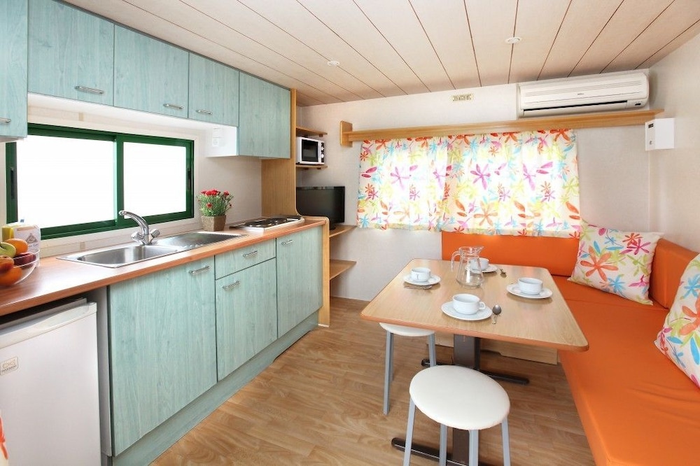 Standard Bungalow, 2 Bedrooms, Ensuite photo 3
