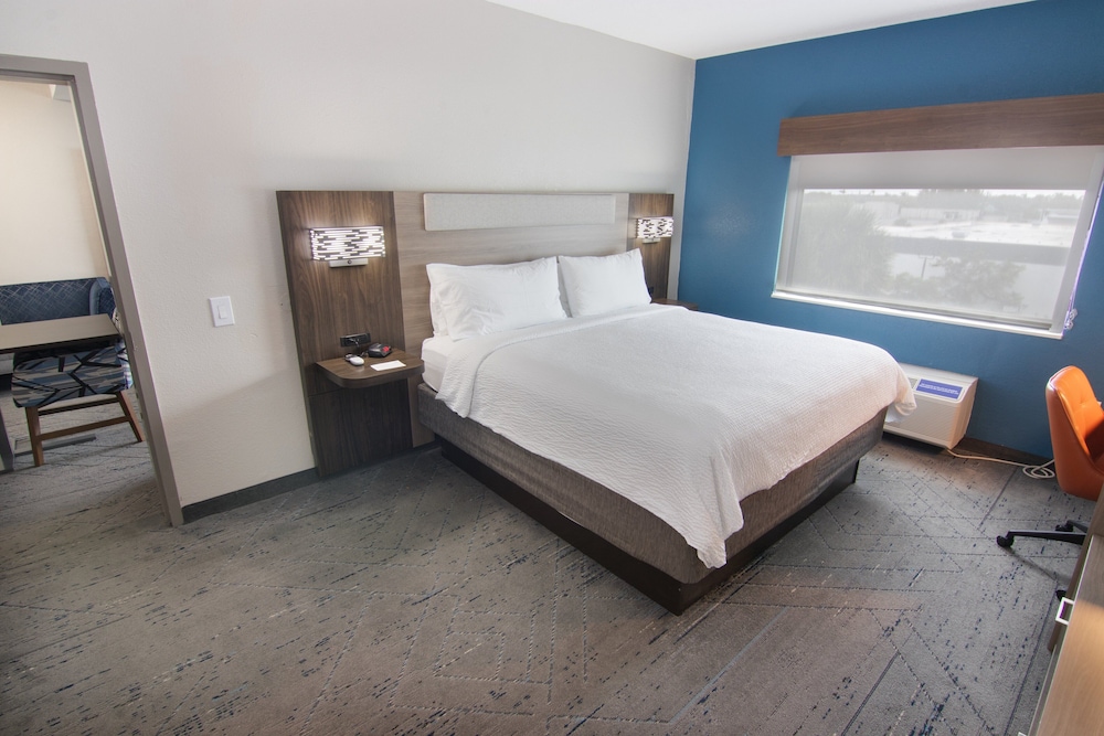 Suite, 1 Bedroom, Transfer Shower, Non Smoking (Mobility, Transfer Shower)
