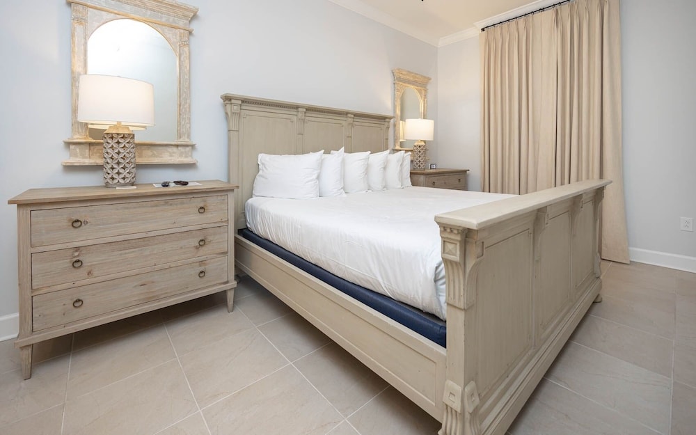 Condo, 2 Bedrooms