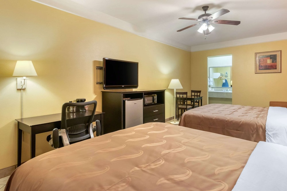 Room, 2 Queen Beds, Accessible, Non Smoking (Efficiency) - Photo 4