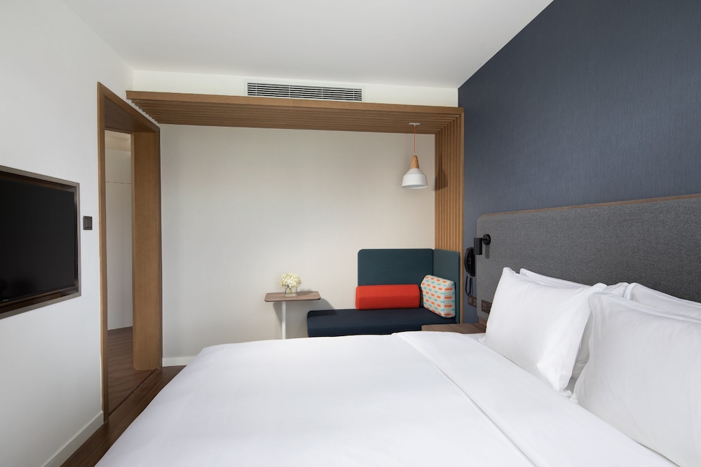 Suite, 1 Bedroom - Photo 5