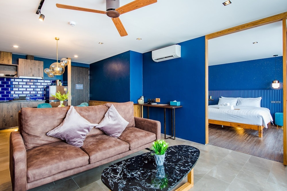 One-Bedroom Suite - Photo 8