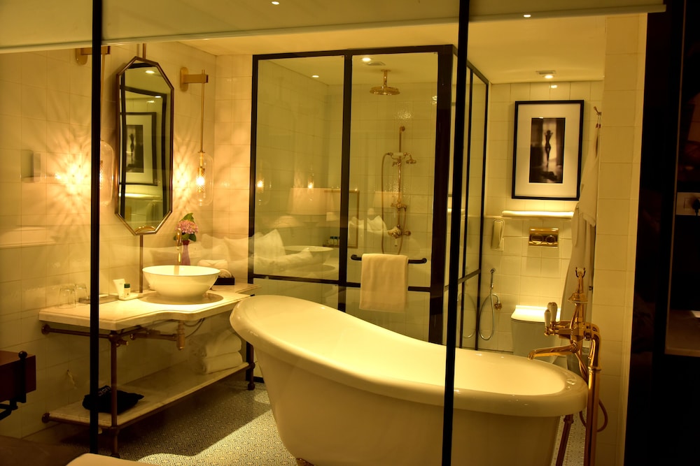 Suite - Photo 4
