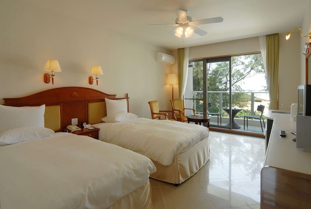 Standard Room, 2 Twin Beds, Non Smoking, Balcony (With Extra Bed) photo 1