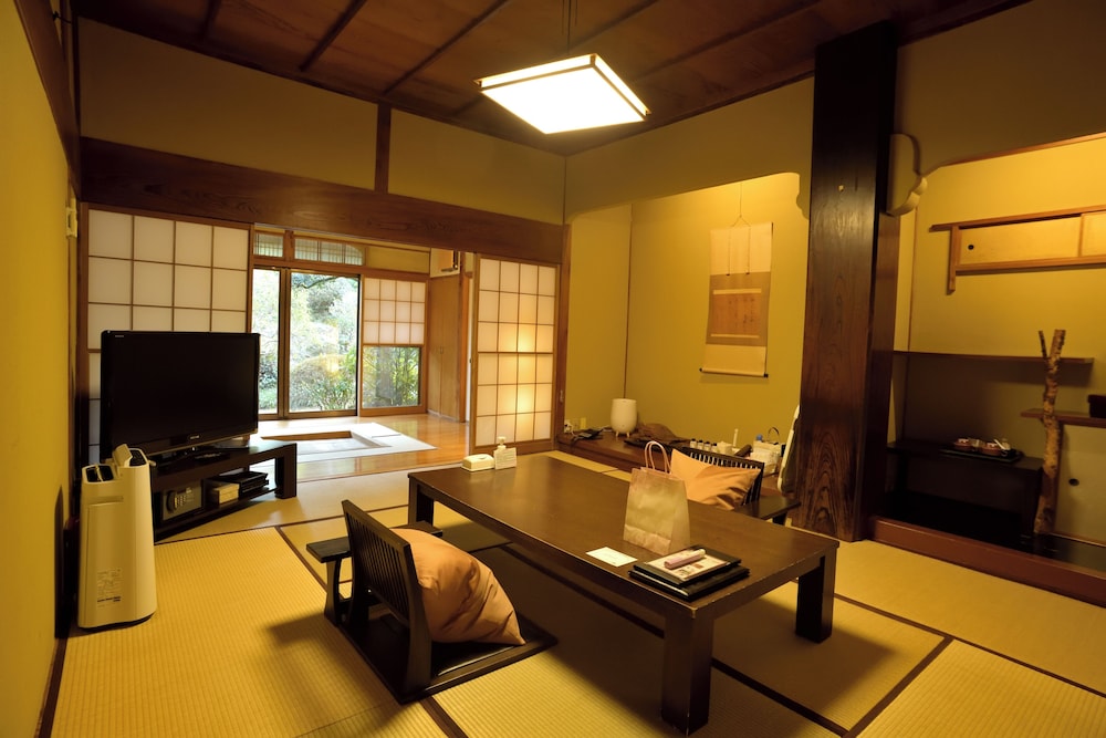 Luxury Suite, Garden View
