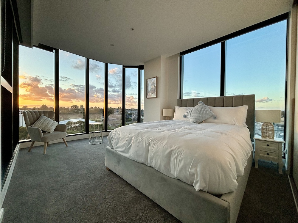 Design Apartment, 2 Bedrooms, Pool Access, City View photo 1