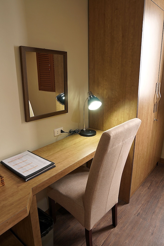 Deluxe Double Room, 1 Queen Bed, Non Smoking - Photo 4