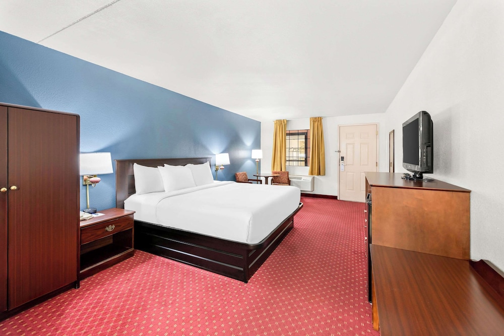 Room, 1 King Bed, Accessible, Non Smoking photo 3