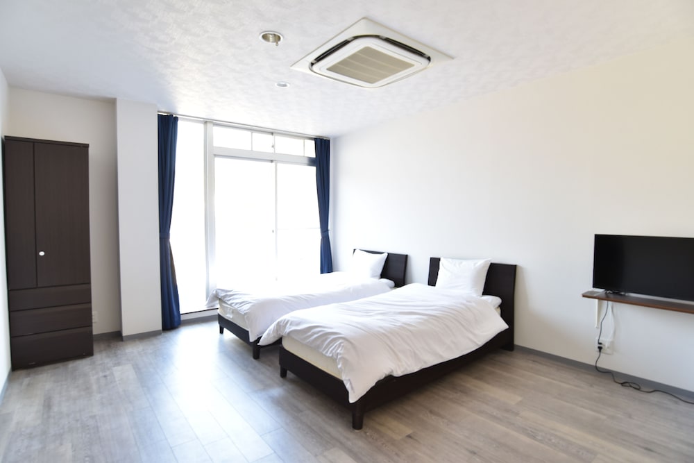 Western Style Room, 8 tatami, with Bathtub (Accessible) photo 3