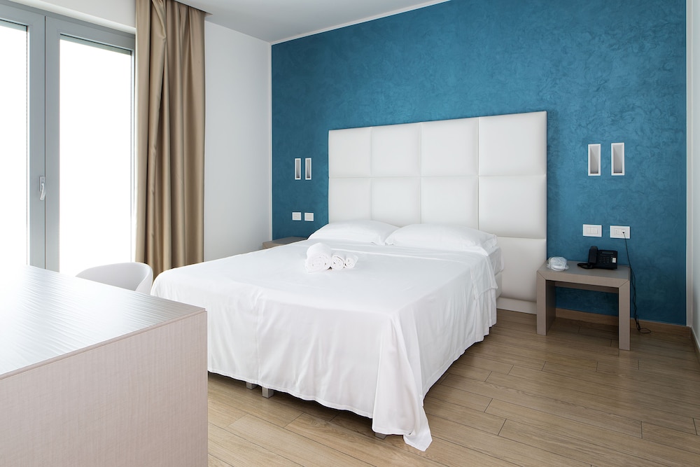 Twin Room (2 twin beds)