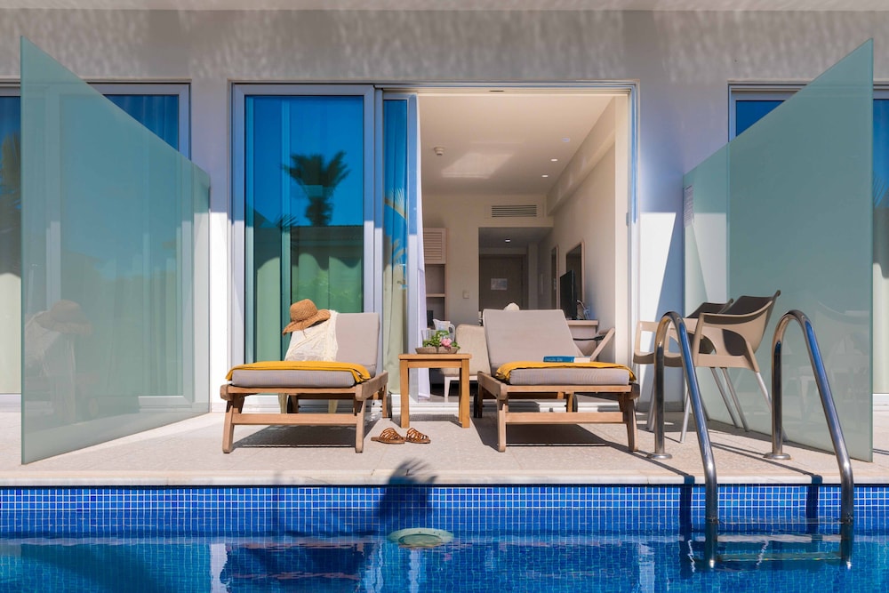 Swim up Room Double or Twin inland view