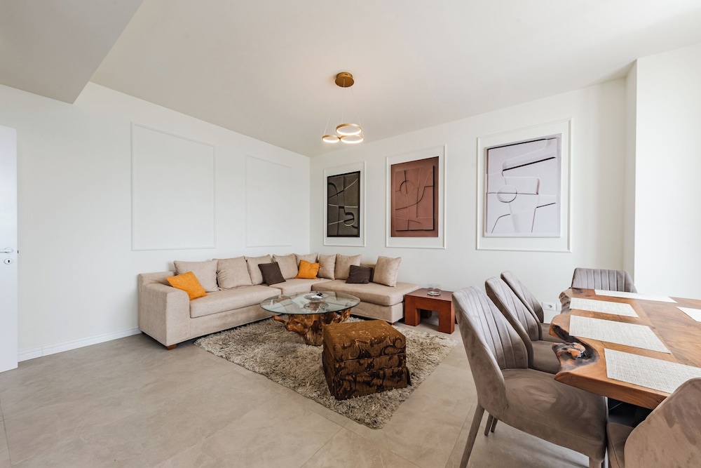 Condo, Sea View