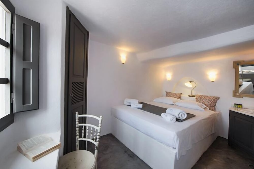 Deluxe Suite (Sunset View) - Photo 22