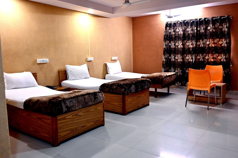 Basic Triple Room photo 1