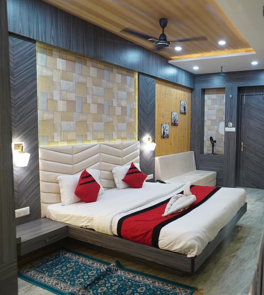 Deluxe Double Room, City View
