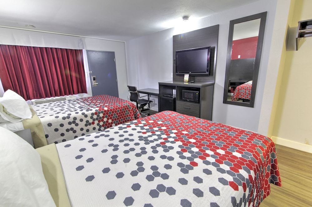 Standard Double Room, 2 Double Beds, Non Smoking - Photo 4
