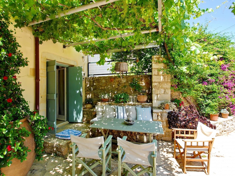 Villa photo 2
