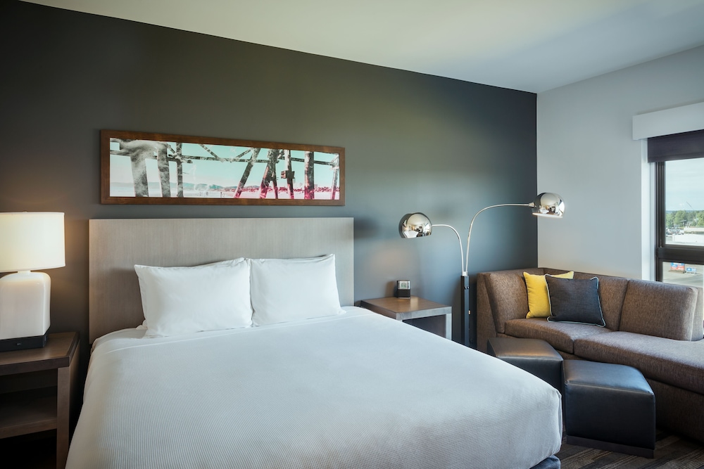Studio, 1 King Bed, Accessible (With Tub)