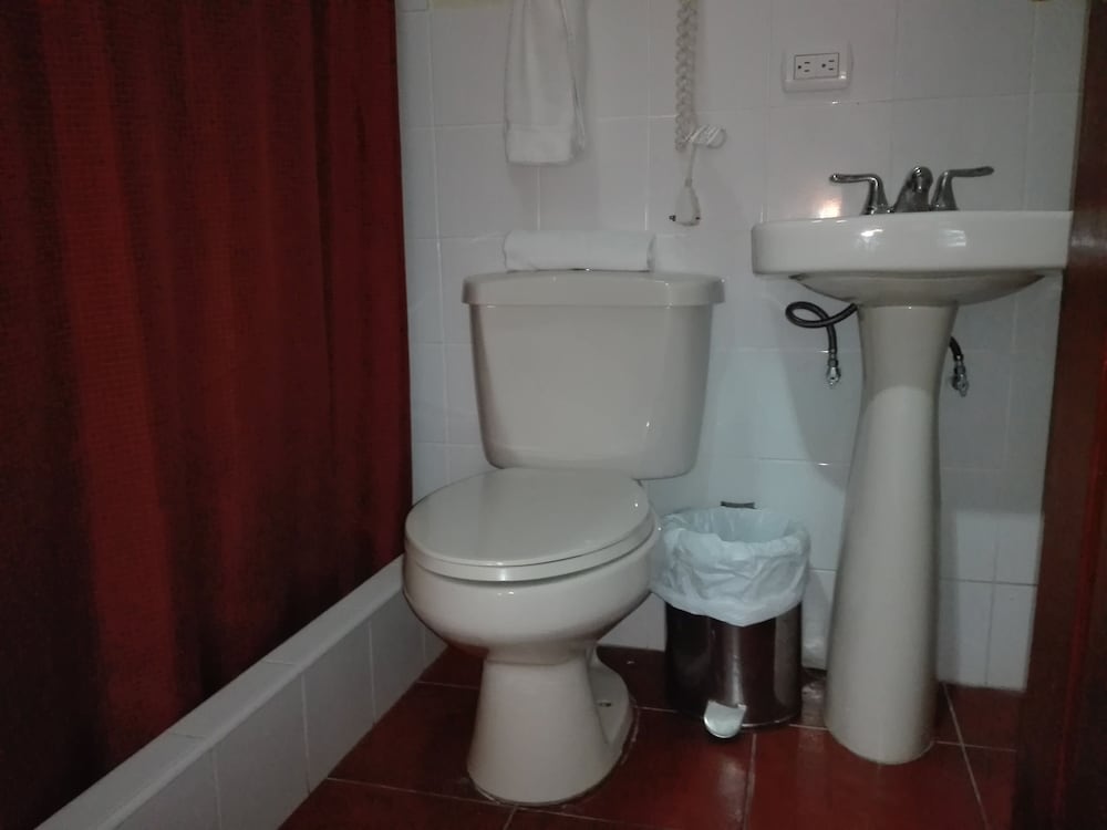 Deluxe Suite, 1 King Bed, Refrigerator, City View photo 3