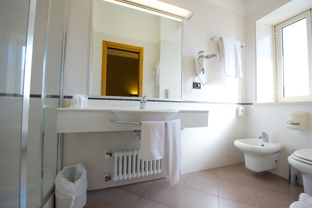 Deluxe Room, Balcony - Photo 16
