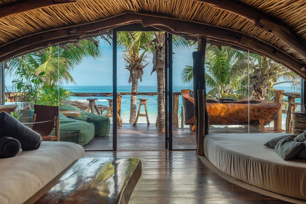 Premium Studio Suite, 1 Bedroom, Sea View, Oceanfront