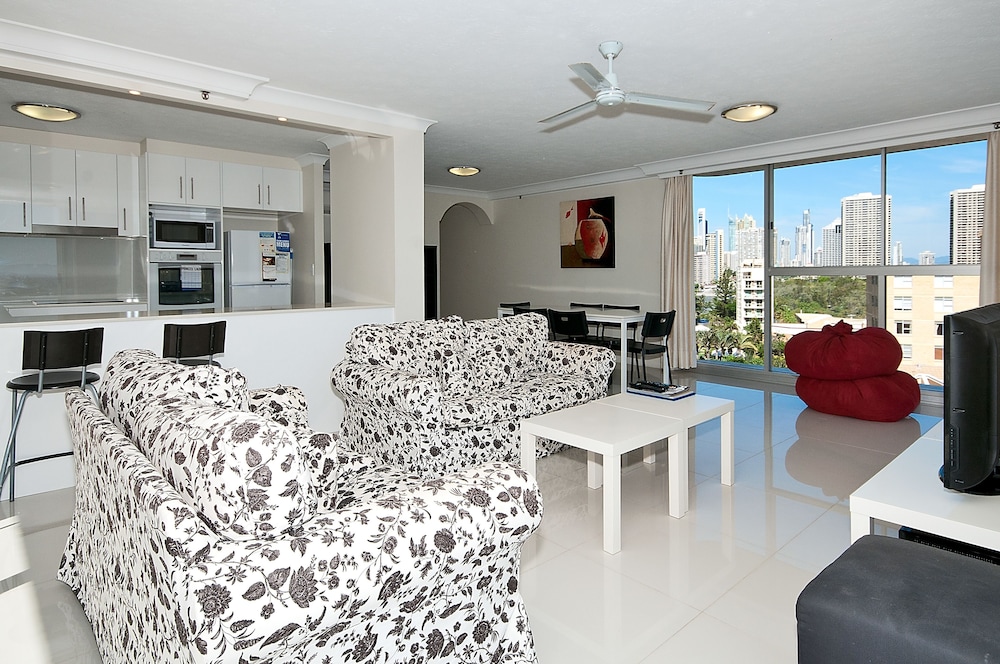 1 Bdrm Apartment Courtyard