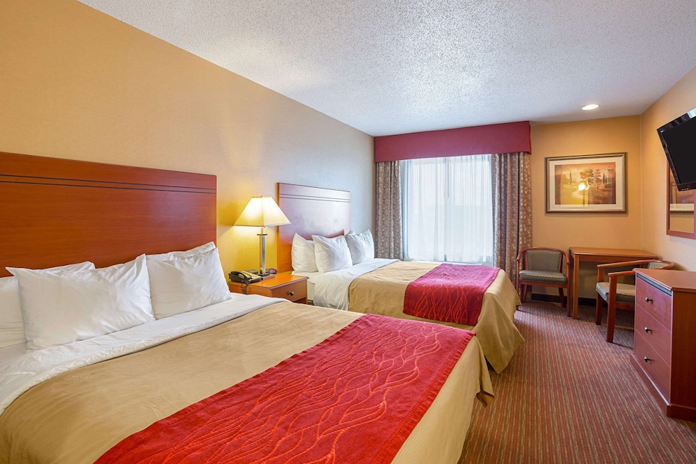 Standard Room, 2 Queen Beds, Non Smoking - Photo 1
