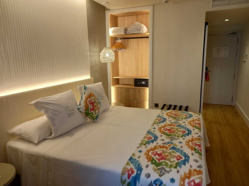 Deluxe Twin Room photo 3
