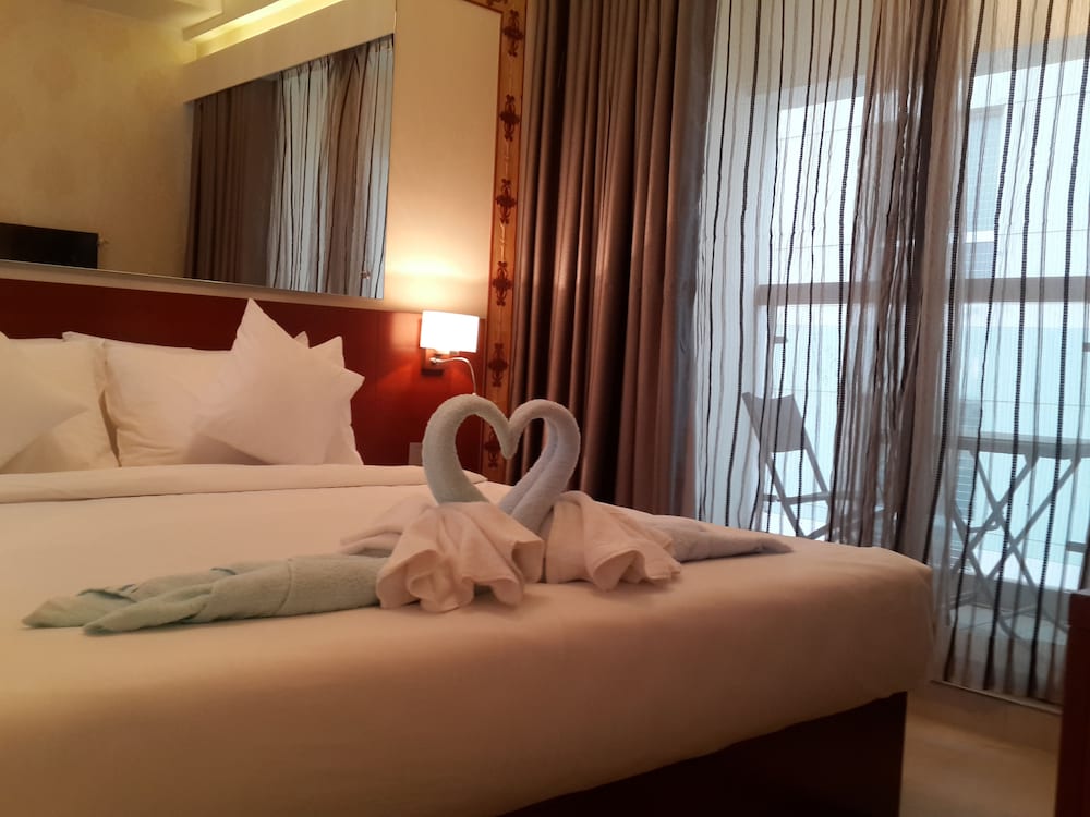 Executive Suite, 1 Bedroom, Kitchenette, City View
